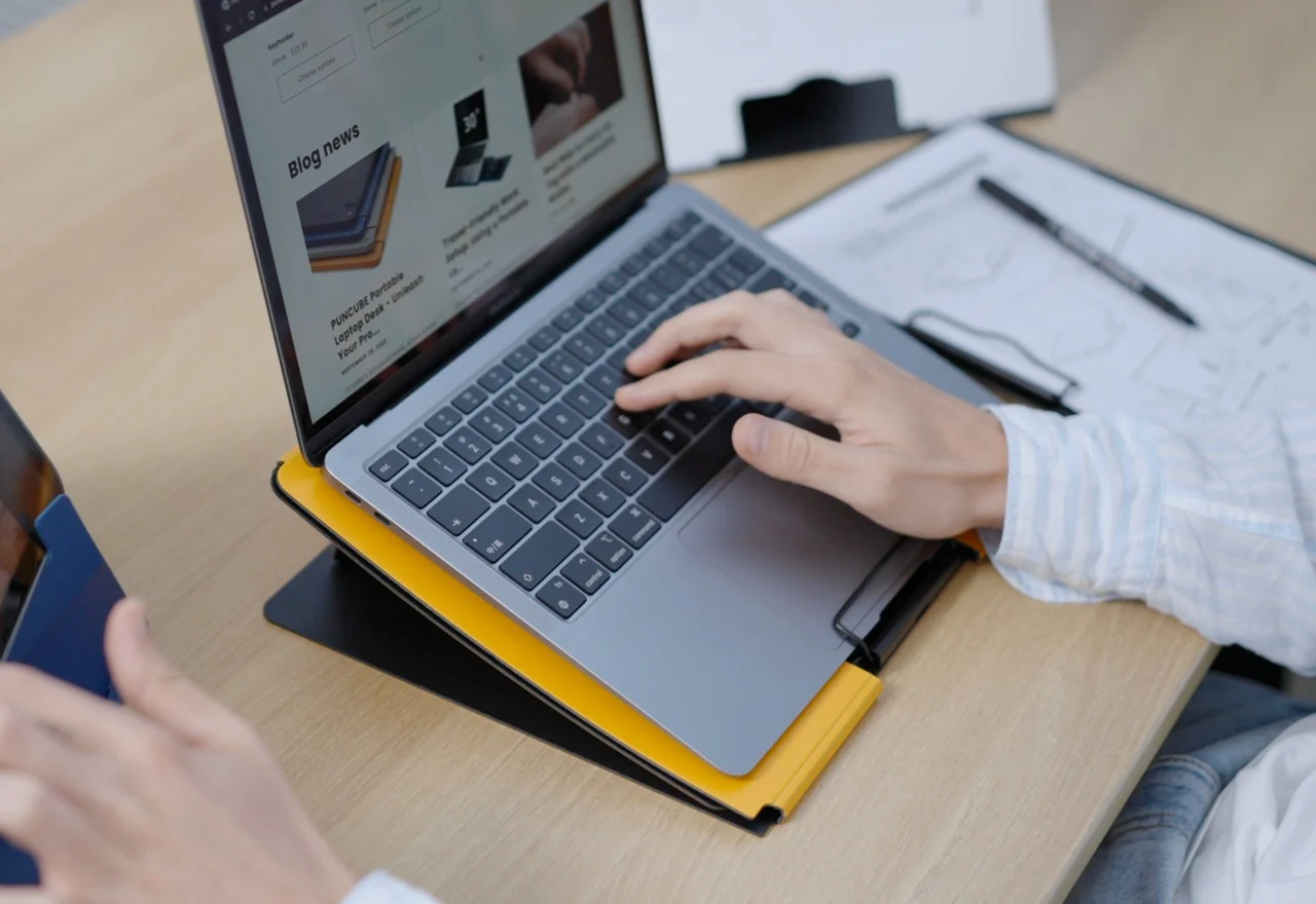 Workelf_transform_into_an_all-in-one_stand_for_your_laptop_tablet_and_phone_1.webp