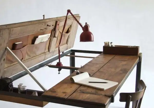 Mesa a partir de una puerta recuperada